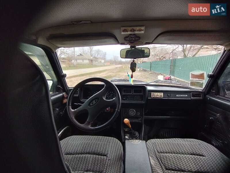 Седан ВАЗ / Lada 2107 2004 в Баре