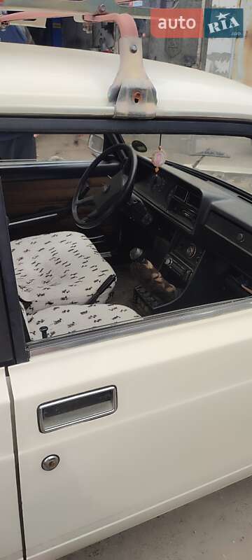 Седан ВАЗ / Lada 2107 1988 в Вишневом фото 10 Седан ВАЗ / Lada 2107 1988 в Вишневом