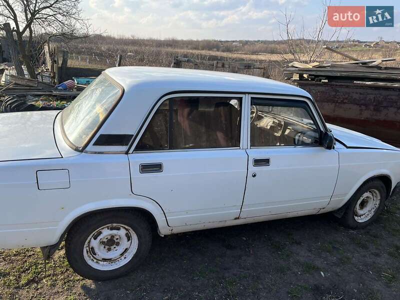 Седан ВАЗ / Lada 2107 2005 в Покровську