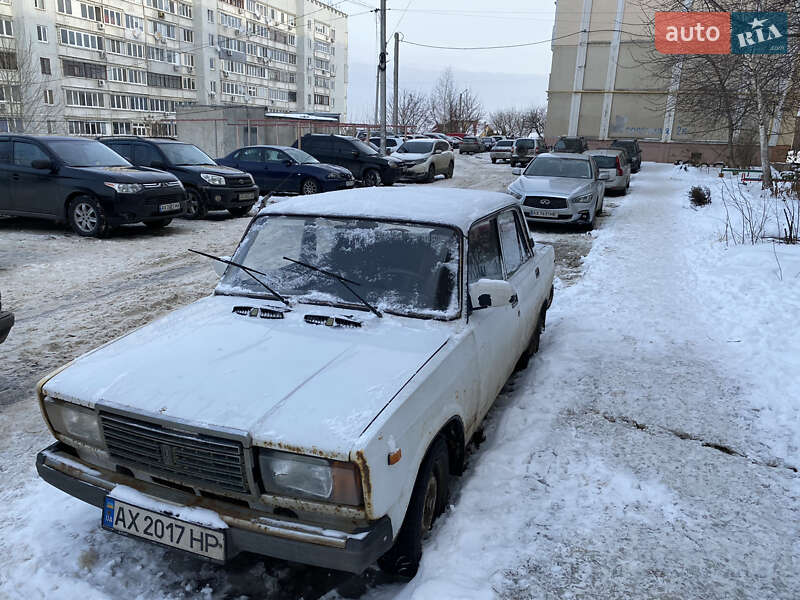 Седан ВАЗ 2107 2004 в 