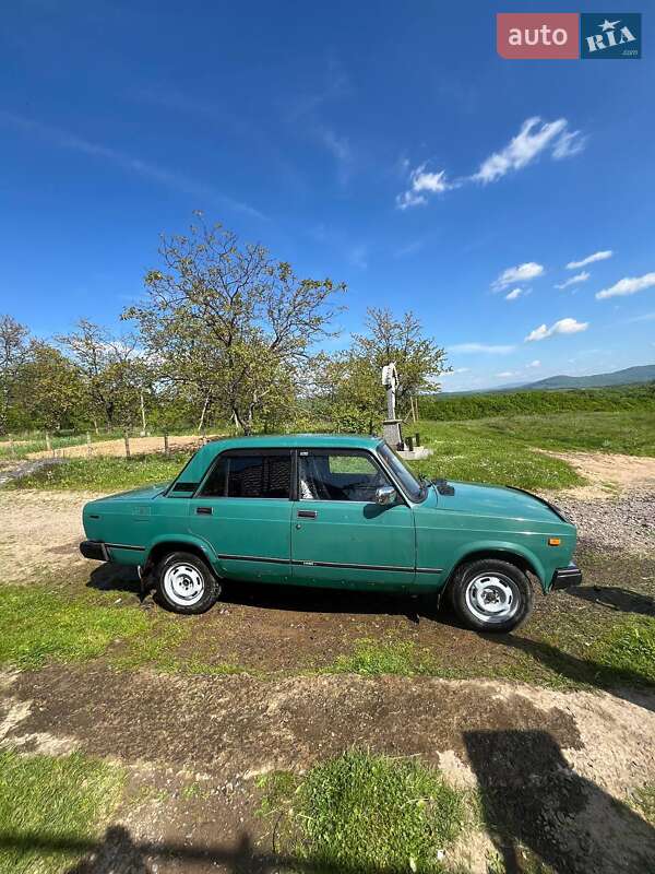 Седан ВАЗ / Lada 2107 2004 в Ужгороде