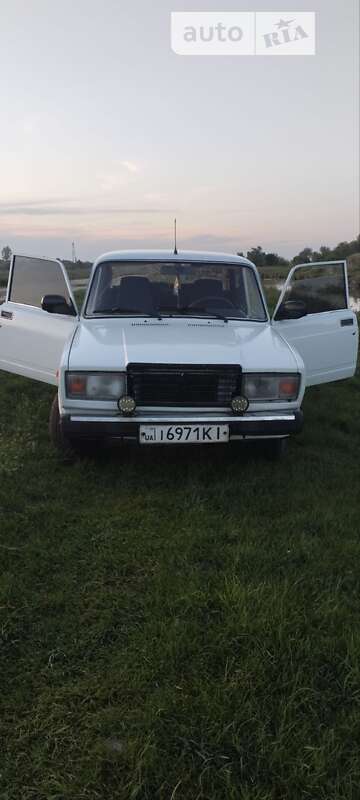 Седан ВАЗ / Lada 2107 1990 в Барышевке