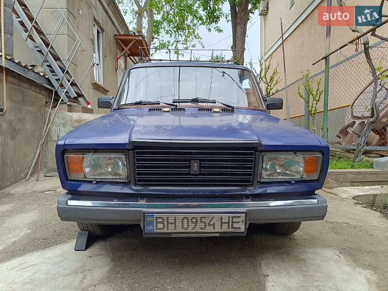 Седан ВАЗ / Lada 2107 1999 в Одессе