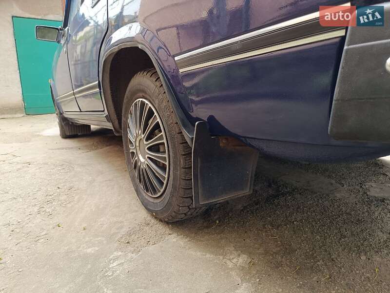 Седан ВАЗ / Lada 2107 1999 в Одессе