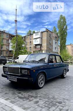 Седан ВАЗ / Lada 2107 2002 в Одессе