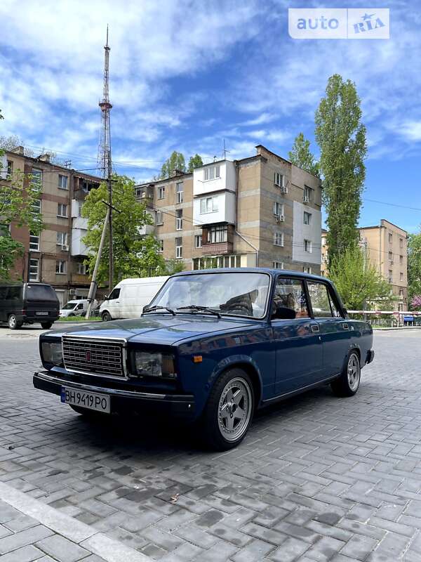 Седан ВАЗ / Lada 2107 2002 в Одессе