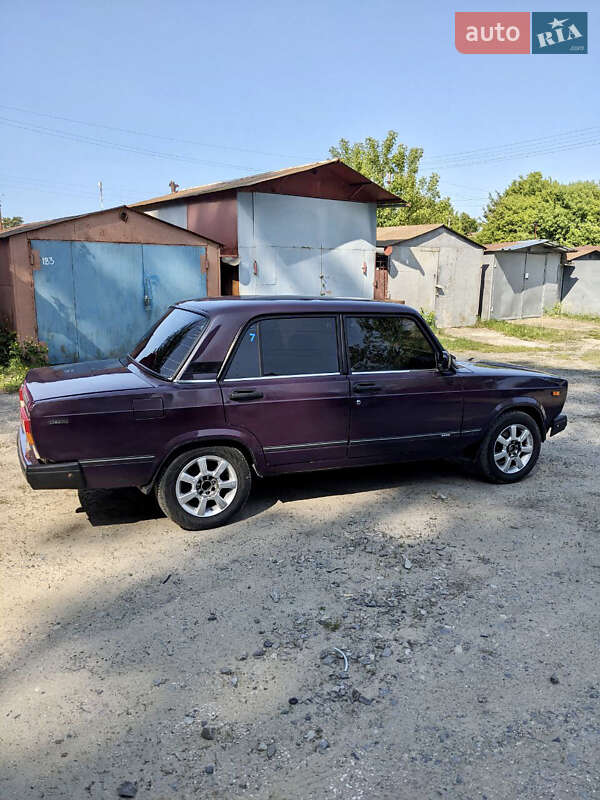 Седан ВАЗ / Lada 2107 2003 в Сумах