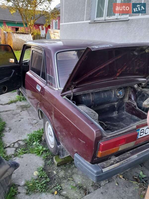 Седан ВАЗ / Lada 2107 2005 в Ходореві