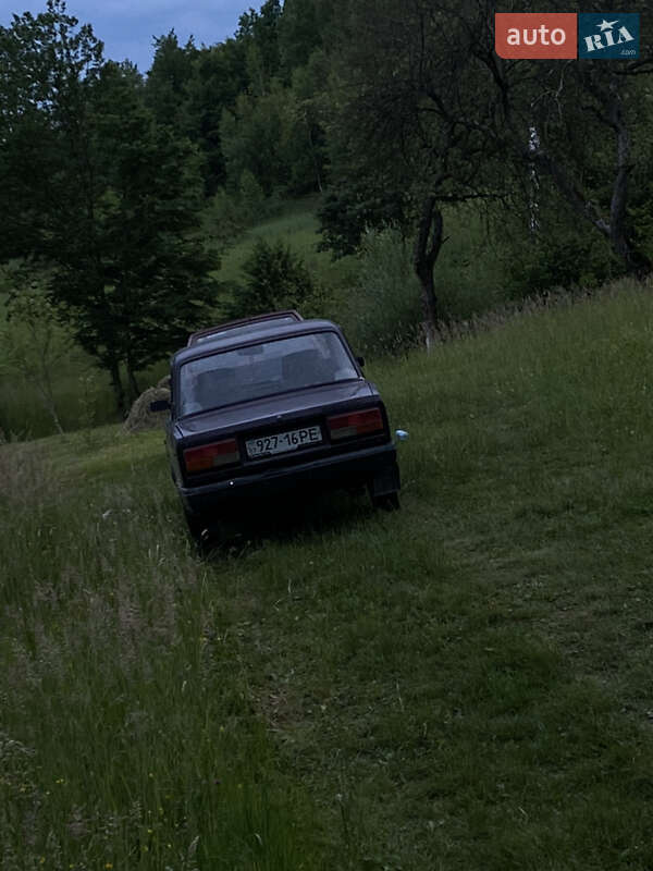 Седан ВАЗ / Lada 2107 2004 в Тячеве