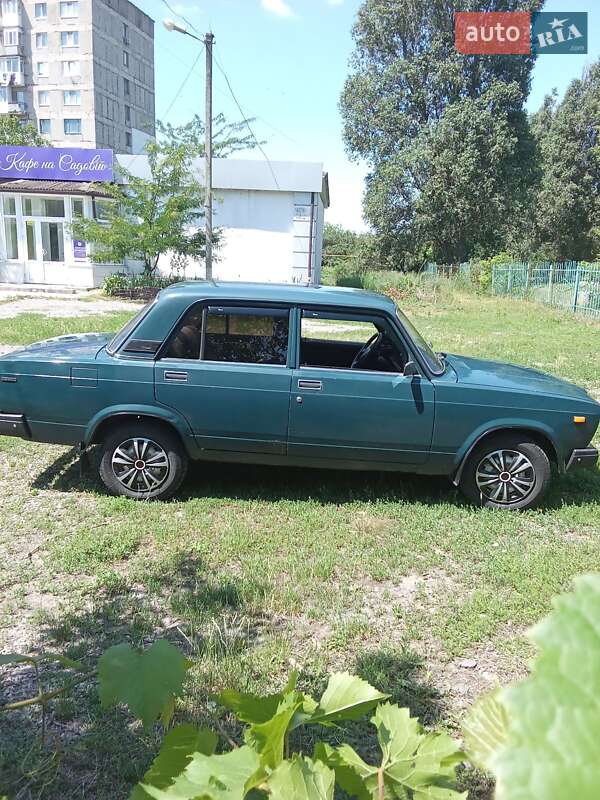 Седан ВАЗ / Lada 2107 2005 в Олександрії