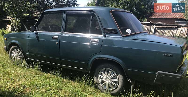 Седан ВАЗ / Lada 2107 2003 в Вижниці
