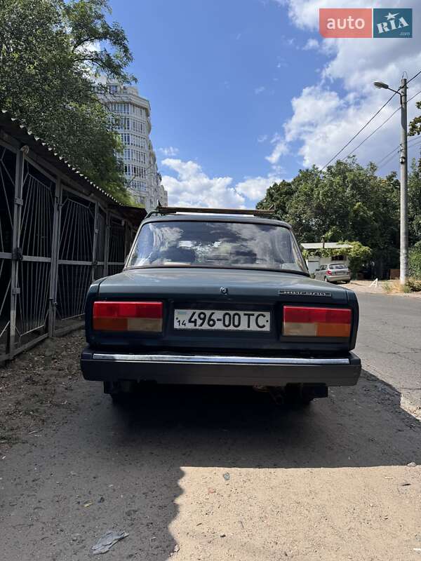 Седан ВАЗ / Lada 2107 2004 в Одессе