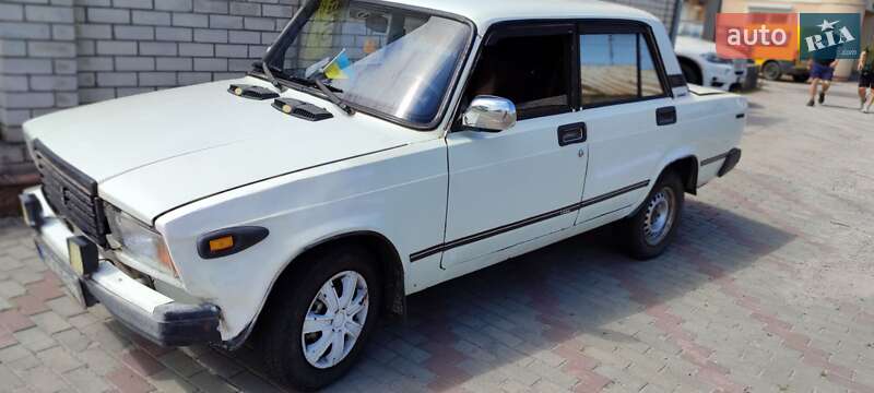 Седан ВАЗ / Lada 2107 1994 в Житомире