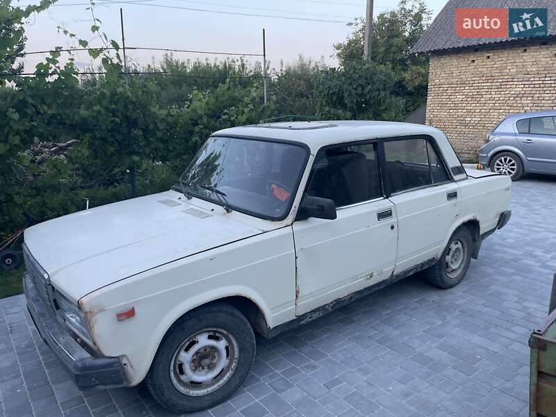 Седан ВАЗ / Lada 2107 1985 в Золочеве