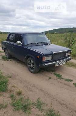 Седан ВАЗ / Lada 2107 1992 в Киеве