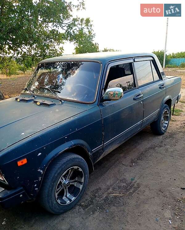 Седан ВАЗ / Lada 2107 2001 в Одессе