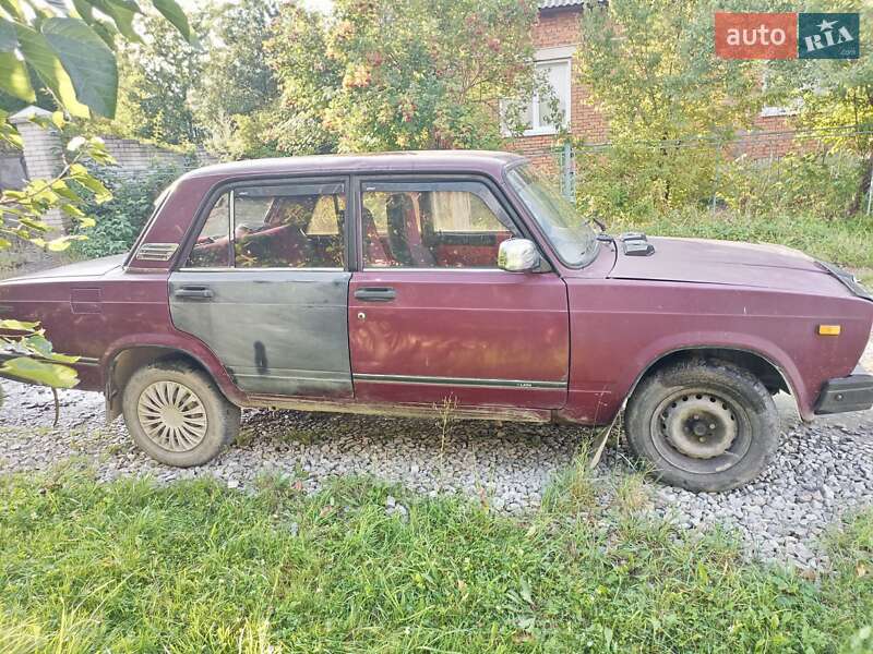 Седан ВАЗ / Lada 2107 2000 в Надворной