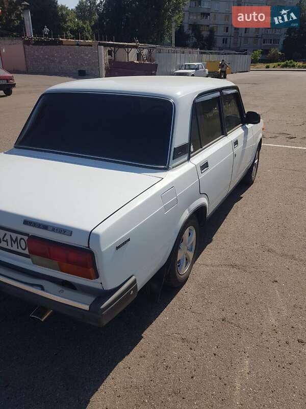 Седан ВАЗ / Lada 2107 2002 в Харькове