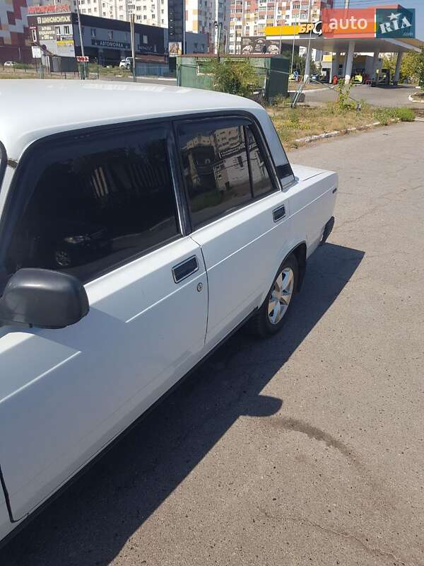 Седан ВАЗ / Lada 2107 2002 в Харькове