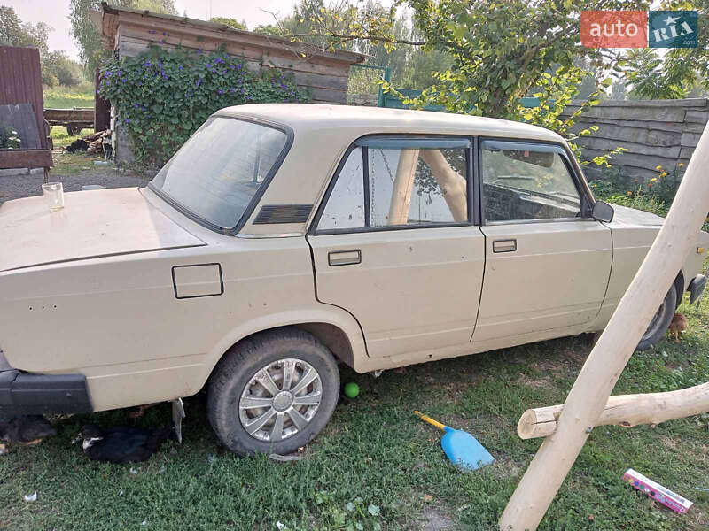 Седан ВАЗ / Lada 2107 1985 в Житомире