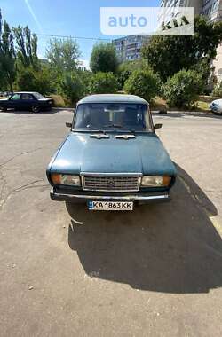 Седан ВАЗ / Lada 2107 2004 в Киеве