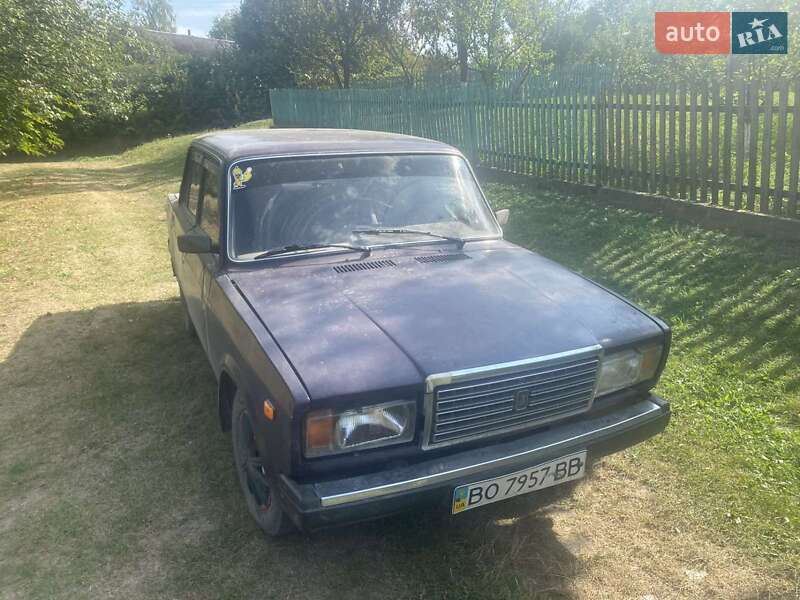 Седан ВАЗ / Lada 2107 2002 в Шумске