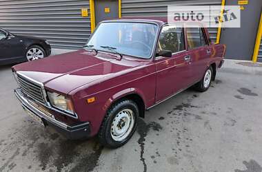 Седан ВАЗ / Lada 2107 2005 в Киеве