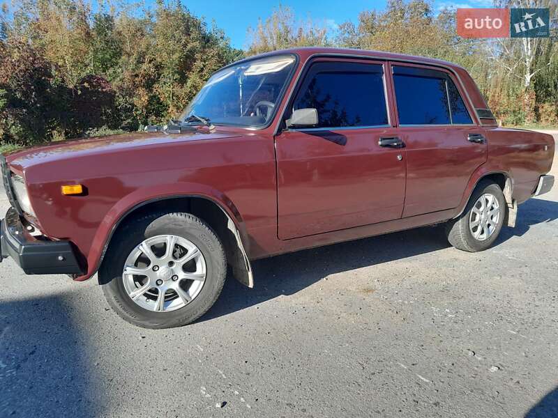 Седан ВАЗ / Lada 2107 2005 в Бердичеві