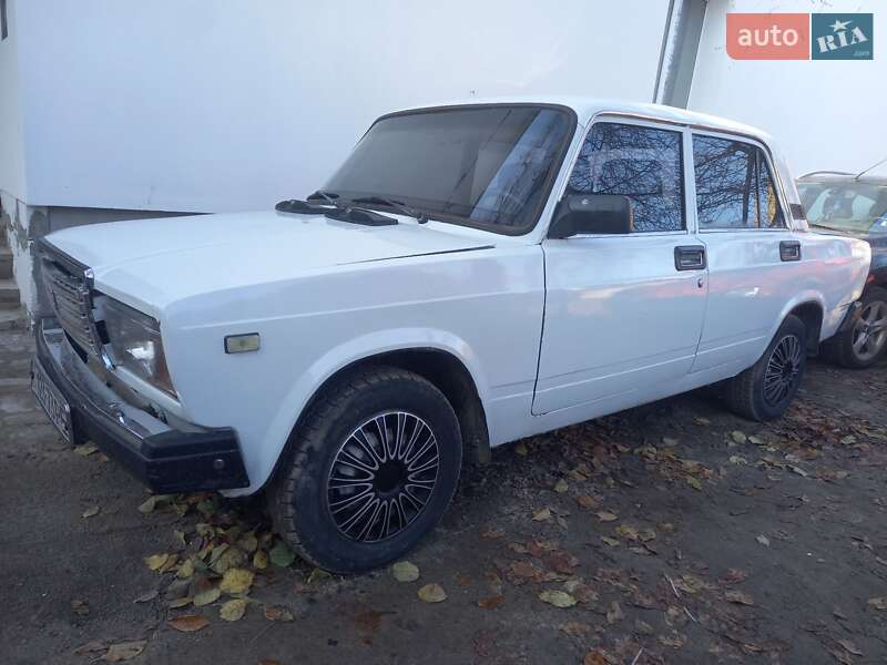 Седан ВАЗ / Lada 2107 1988 в Березному