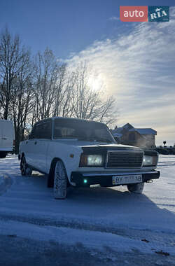 Седан ВАЗ / Lada 2107 2004 в Хотині