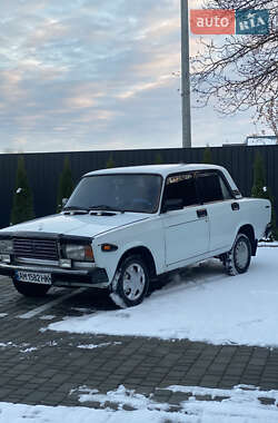 Седан ВАЗ / Lada 2107 1998 в Звягеле