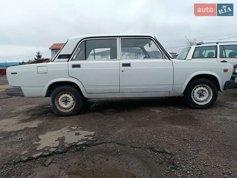 Седан ВАЗ / Lada 2107 2005 в Луцке