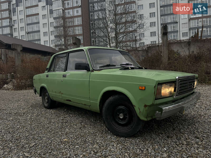 Седан ВАЗ / Lada 2107 1983 в Ивано-Франковске