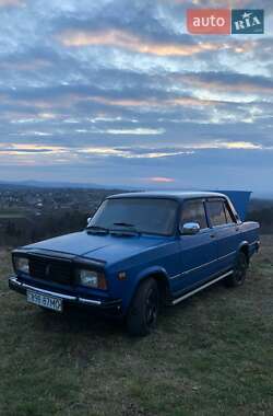 Седан ВАЗ / Lada 2107 2001 в Черновцах