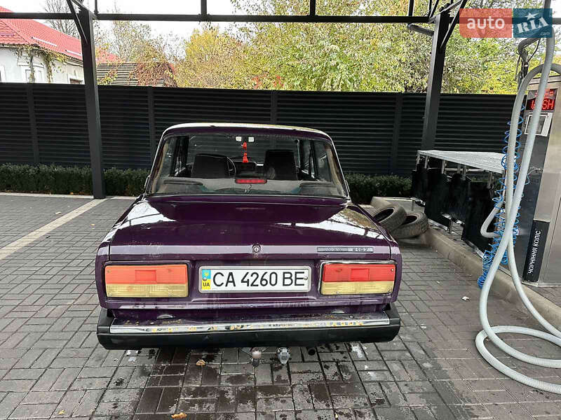 Седан ВАЗ / Lada 2107 2005 в Ровно