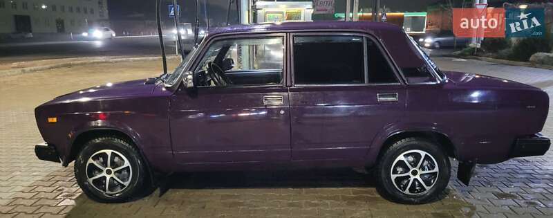 Седан ВАЗ / Lada 2107 2005 в Киеве