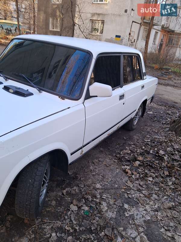 Седан ВАЗ / Lada 2107 2004 в Одесі