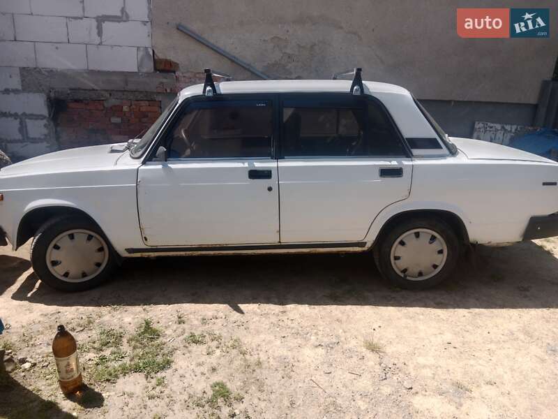 Седан ВАЗ / Lada 2107 2004 в Ужгороде