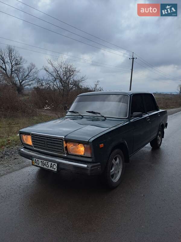 Седан ВАЗ / Lada 2107 2005 в Виноградові