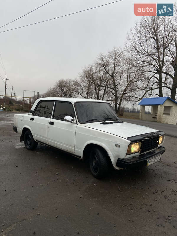 Седан ВАЗ / Lada 2107 2002 в Подольске
