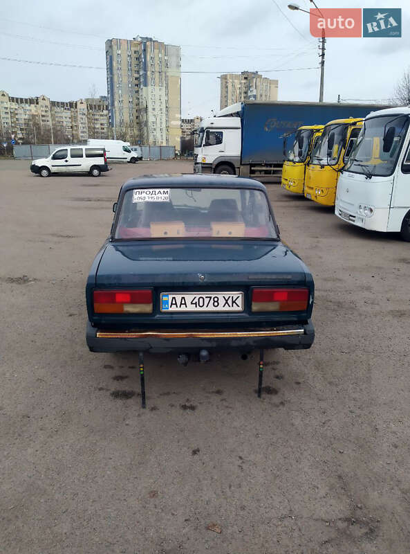 Седан ВАЗ / Lada 2107 2004 в Киеве