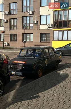 Седан ВАЗ / Lada 2107 1998 в Киеве