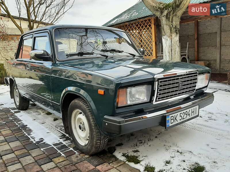 Седан ВАЗ / Lada 2107 2004 в Ровно