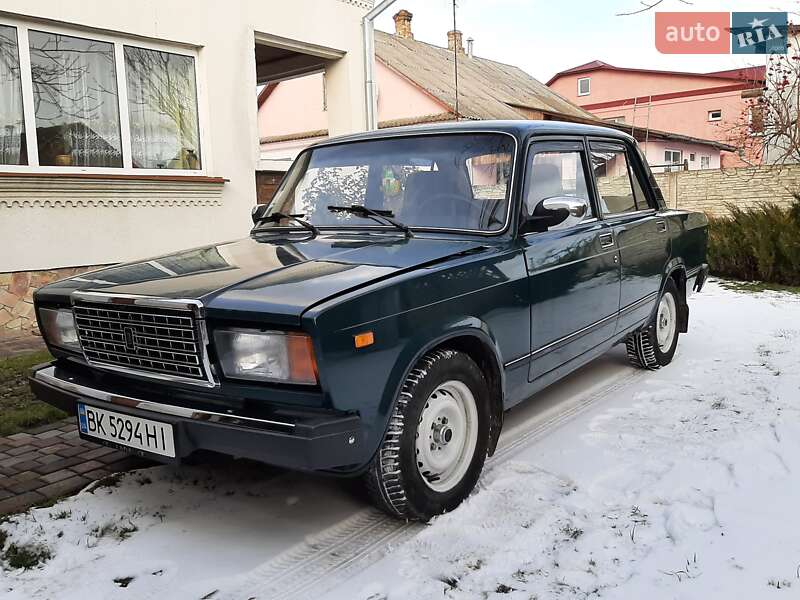 Седан ВАЗ / Lada 2107 2004 в Ровно