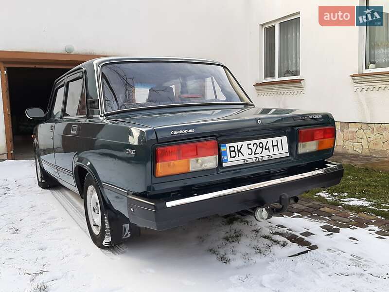 Седан ВАЗ / Lada 2107 2004 в Ровно