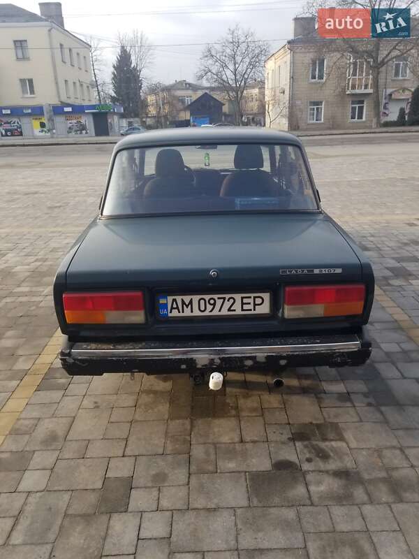 Седан ВАЗ / Lada 2107 1996 в Звягеле