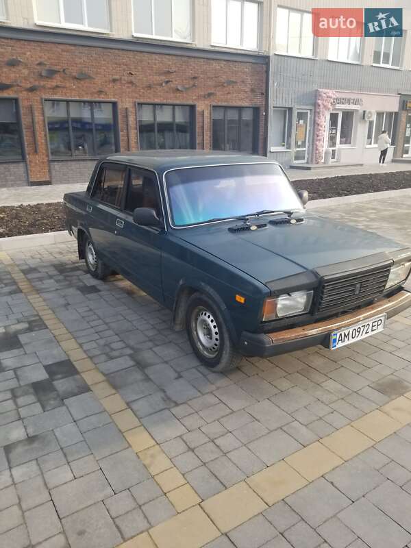 Седан ВАЗ / Lada 2107 1996 в Звягеле