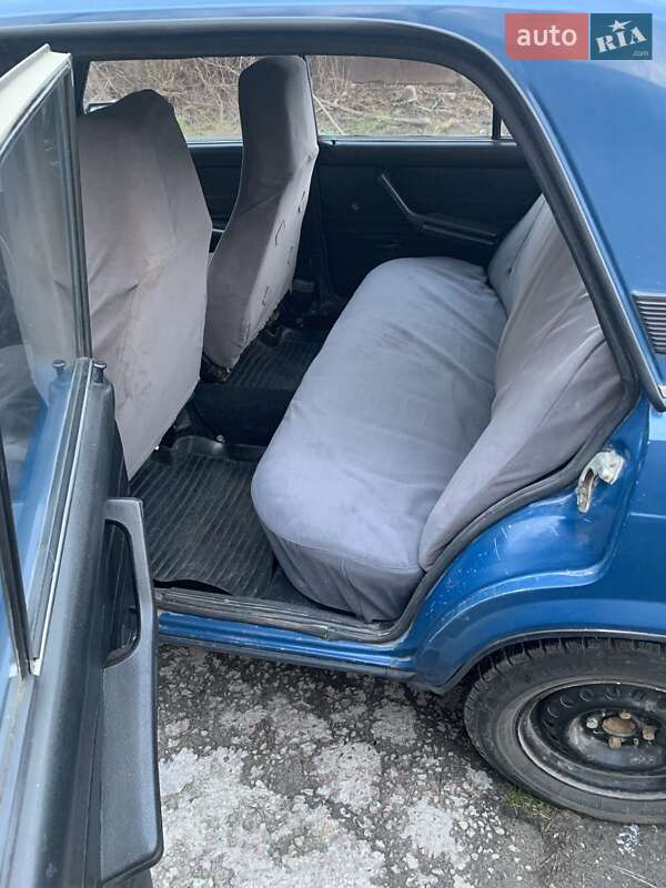 Седан ВАЗ / Lada 2107 2004 в Каменском