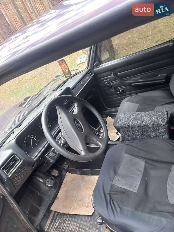 Седан ВАЗ / Lada 2107 2004 в Сумах