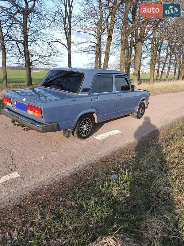 Седан ВАЗ / Lada 2107 2005 в Нежине